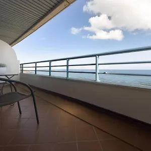 En Primera Línea De Playa. Seis Plazas. Apartamento